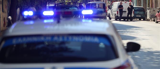 Καλλιθέα: Συνελήφθη μεθυσμένος οδηγός που έπεσε πάνω σε οχήματα, τραπεζοκαθίσματα και τζαμαρία
