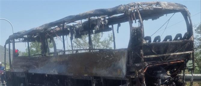 Λαμία: Φωτιά σε τουριστικό λεωφορείο - Κάηκε ολοσχερώς (εικόνες)