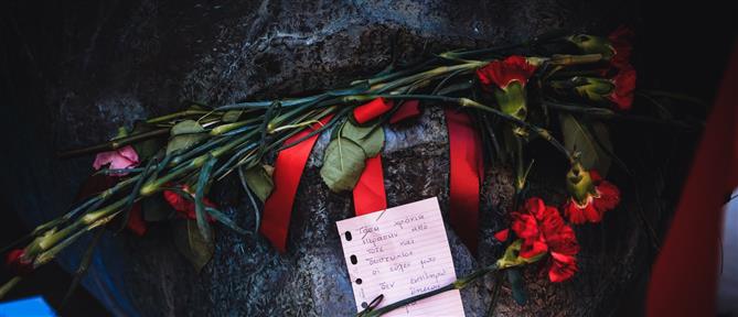 Πολυτεχνείο: Δεύτερη ημέρα εκδηλώσεων για την 52η επέτειο – Τη Δευτέρα η μεγάλη πορεία στην αμερικανική πρεσβεία (εικόνες)