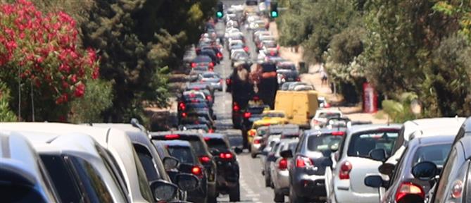 Μοσχάτο - Λεωφόρος Ποσειδώνος: Κυκλοφοριακό χάος λόγω καραμπόλας 6 οχημάτων