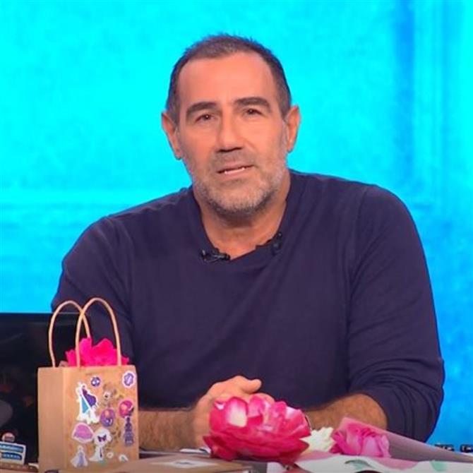 Ράδιο Αρβύλα: Ο Αντώνης Κανάκης & η παρέα του έκαναν πρεμιέρα στον ΑΝΤ1 – "Επιστρέψαμε και τα πράγματα είναι πολύ χειρότερα απ’ ότι τα αφήσαμε"