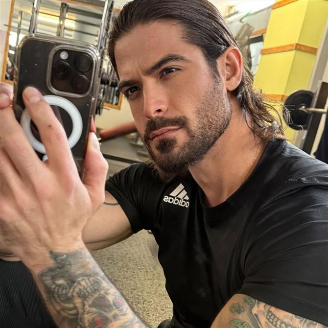 Άρης Μουγκοπέτρος για το φτύσιμο του Βαλάντη στους μουσικούς του: "Είναι πολύ λίγο μπροστά σε αυτά που έχω περάσει"