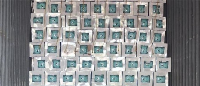 Ελεγκτές της ΑΑΔΕ κατέσχεσαν σχεδόν 1300 φιάλλες παράνομου ψυκτικού υγρού φρέον (εικόνες)