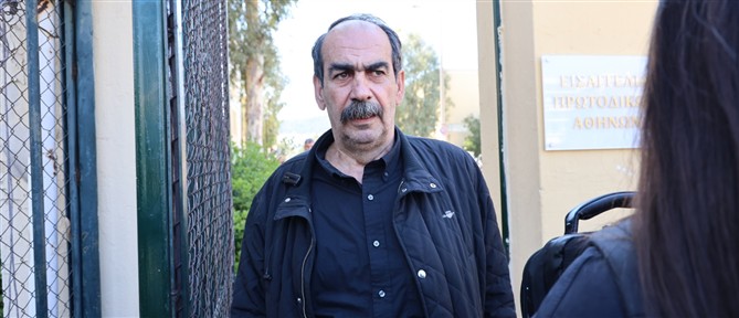 Γιώργος Ξυλούρης: Στο εδώλιο για το "δικαίωμα της σιωπής"