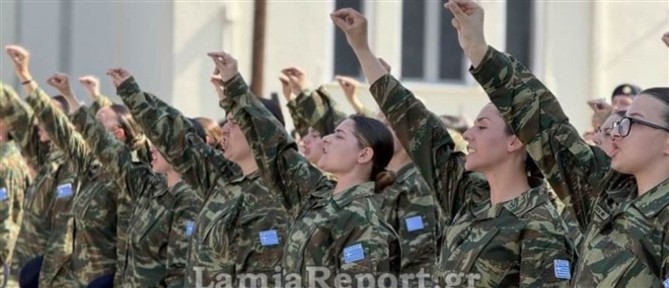 Ορκίστηκαν οι πρώτες γυναίκες που παρουσιάστηκαν εθελοντικά στον Στρατό Ξηράς (βίντεο)