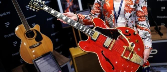 Oasis – Νόελ Γκάλαχερ: Η σπασμένη του κιθάρα πουλήθηκε έναντι εκατοντάδων χιλιάδων ευρώ