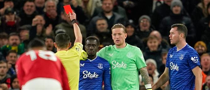 Αγγλία: Ποδοσφαιριστής της Έβερτον χαστούκισε συμπαίκτη του κατά την διάρκεια αγώνα (βίντεο)