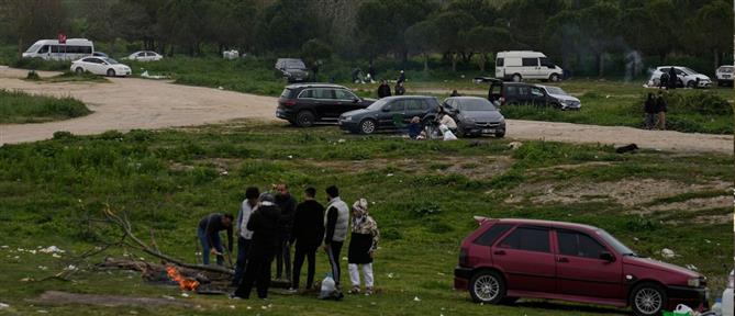 Σεισμός Τουρκία: Σε σκηνές πέρασαν το βράδυ οι κάτοικοι