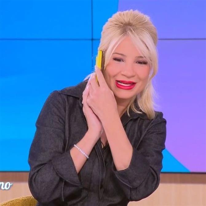 Φαίη Σκορδά: Το on air τηλεφώνημα που δέχτηκε κατά την διάρκεια της εκπομπής της - "Να μιλήσουμε σε λίγο;"