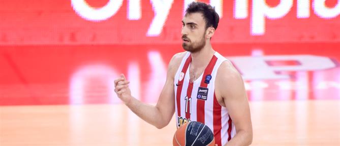 Ο Νίκολα Μιλουτίνοφ ρίχνει άγκυρα στο λιμάνι του Πειραιά