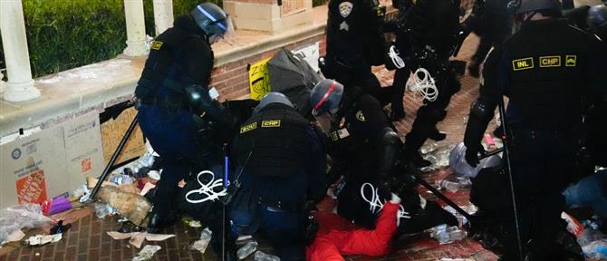 ΗΠΑ - UCLA: Προσαγωγές και λαστιχένιες σφαίρες κατά των διαδηλωτών (εικόνες)
