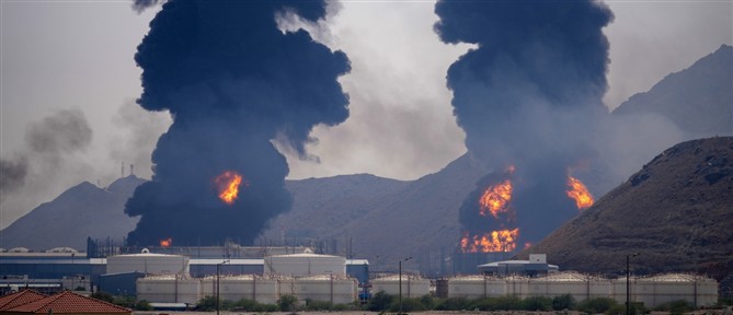 ΗΑΕ: Καπνός υψώνεται πάνω από μια πετρελαϊκή εγκατάσταση στη Φουτζάιρα