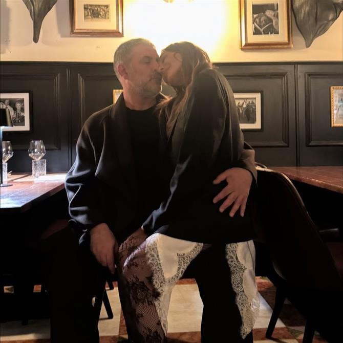 Δέσποινα Βανδή: Οι ευχές στον Βασίλη Μπισμπίκη για τα γενέθλιά του & το δημόσιο "ευχαριστώ" του ηθοποιού