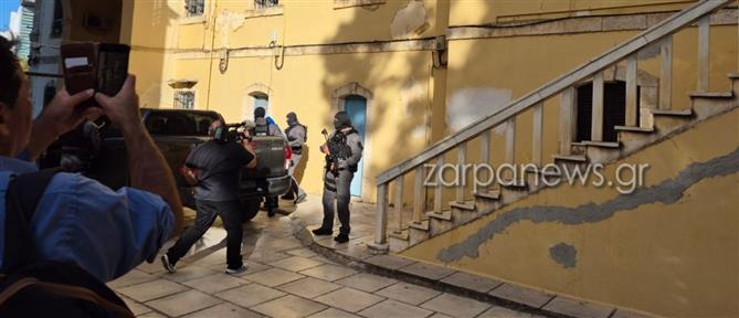 Έγκλημα στα Χανιά: Προθεσμία για να απολογηθεί πήρε ο καθ’ ομολογία δολοφόνος (εικόνες)