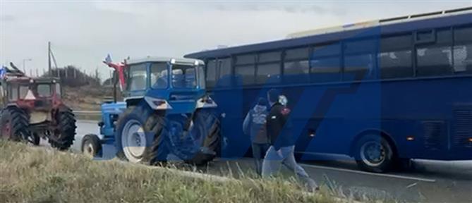 Σέρρες: Κλούβα των ΜΑΤ εμβόλισε τρακτέρ - Αγρότης κινδύνευσε να παρασυρθεί (βίντεο)