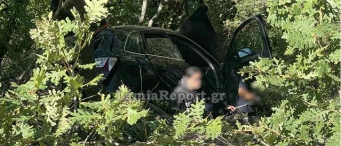 Φθιώτιδα: Αυτοκίνητο έπεσε σε χαράδρα - Σώθηκε η οδηγός (εικόνες)