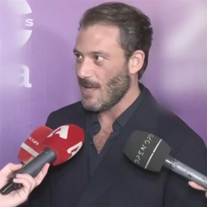 Αντίνοος Αλμπάνης σε δημοσιογράφο: "Τι σας κάνει να πιστεύετε ότι έχω δει το Big Brother;"
