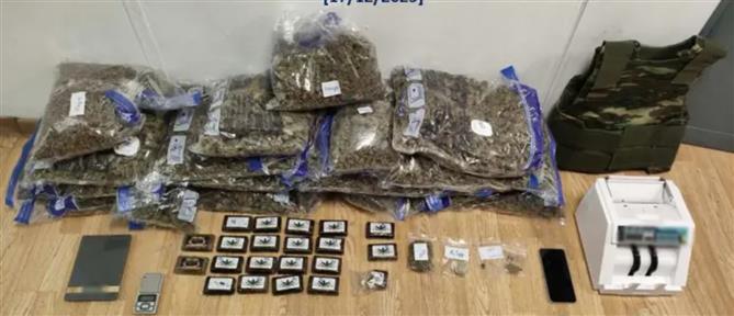 Συνελήφθησαν δύο τράπερ και οι συνεργοί τους για διακίνηση ναρκωτικών στην Αττική