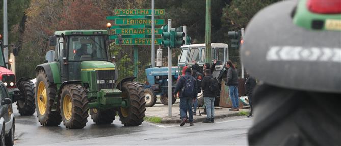 Λάρισα: Στο μπλόκο της Νίκαιας παραμένουν οι αγρότες