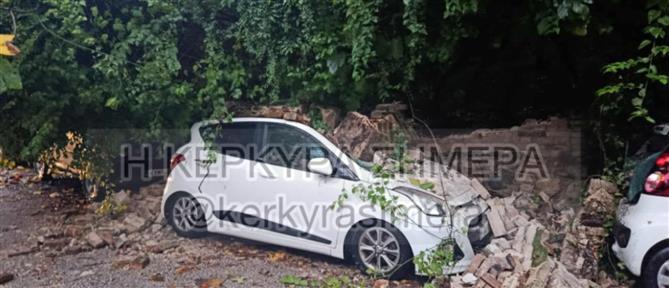Κέρκυρα: Τμήμα παλιών οχυρώσεων έπεσε λόγω της κακοκαιρίας και καταπλάκωσε τρία αυτοκίνητα (εικόνες)