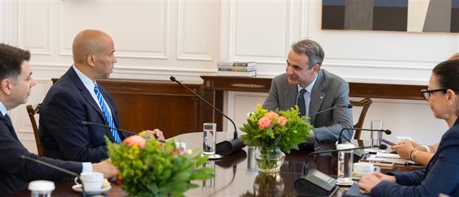 Μητσοτάκης - Μπούκερ: Τι συζήτησε ο πρωθυπουργός με τον Αμερικανό γερουσιαστή
