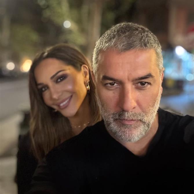 Δέσποινα Βανδή - Βασίλης Μπισμπίκης: Η αντίδραση τους στις ερωτήσεις των δημοσιογράφων κατά την επιστροφή τους από τη Ρώμη