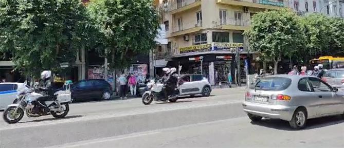 Θεσσαλονίκη: Αστυνομικοί “άνοιξαν δρόμο” για μωρό σε κίνδυνο (βίντεο)