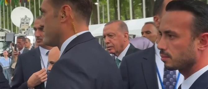 Μετά τον Μακρόν και ο Ερντογάν περίμενε το κομβόι του Τραμπ (εικόνες)