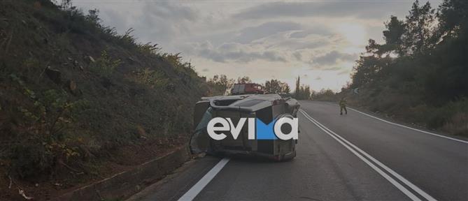 Τροχαίο στην Εύβοια: Τζιπ τούμπαρε σε κεντρικό δρόμο (εικόνες)