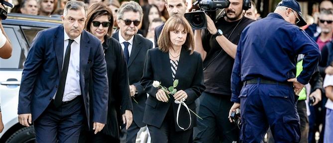 Διονύσης Σαββόπουλος: Πολιτικοί, καλλιτέχνες και πλήθος κόσμου στο τελευταίο αντίο