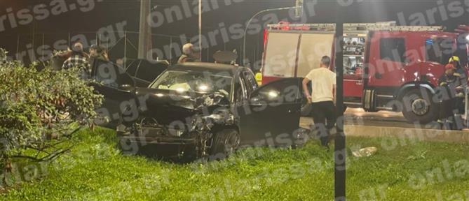 Σοβαρό τροχαίο στη Λάρισα: Εγκλωβίστηκαν πατέρας και τα δύο του παιδιά σε ΙΧ (εικόνες)