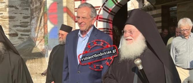 Ο Αντώνης Σαμαράς στο Άγιο Όρος: Υποδοχή στη Μονή Βατοπαιδίου από τον Γέροντα Εφραίμ
