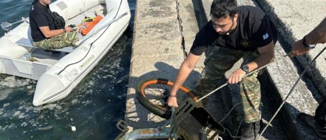 Θεσσαλονίκη: Δύτες “ψάρεψαν” πατίνια, λάστιχα και μηχανές