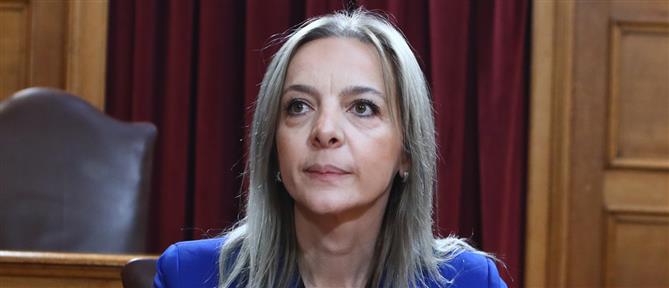 Εξεταστική για ΟΠΕΚΕΠΕ - Σεμερτζίδου: Έχω μόνο ένα μηχανάκι στο όνομά μου- Έπρεπε να πάρω άδεια για να οδηγήσω τη Ferrari;