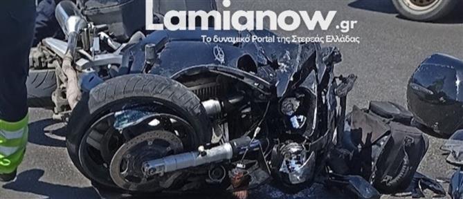 Τροχαίο στη Λαμία: Διαλύθηκε μηχανή μετά από σφοδρή σύγκρουση με ΙΧ (εικόνες)