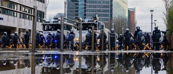 Βρυξέλλες: Επεισόδια έξω από το ευρωκοινοβούλιο ανάμεσα σε αγρότες και τοπικές αρχές