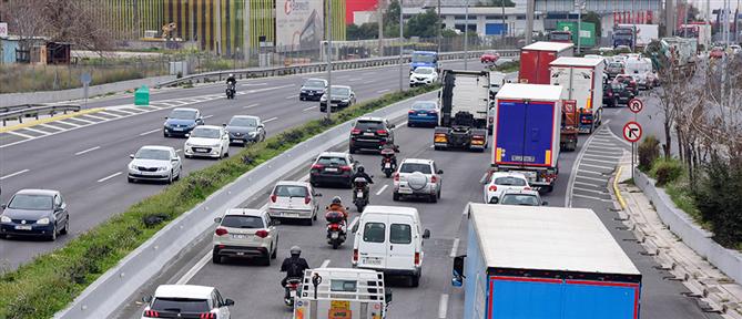 Κηφισός: Φωτιά σε αυτοκίνητο και μποτιλιάρισμα