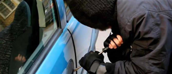 Θεσσαλονίκη: Παραβίαζαν αυτοκίνητα λουόμενων – Αφαίρεσαν χρήματα και προσωπικά αντικείμενα