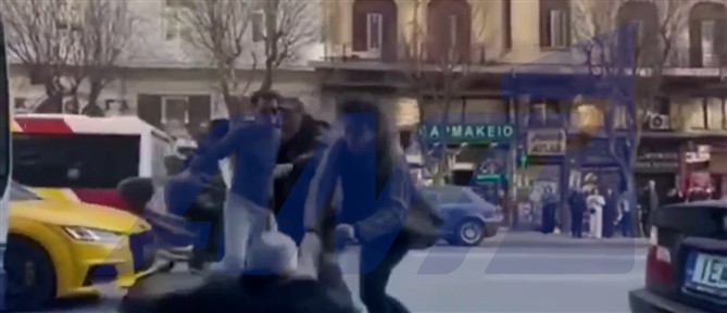 Θεσσαλονίκη: Οδηγοί λεωφορείων πιάστηκαν στα χέρια (βίντεο)