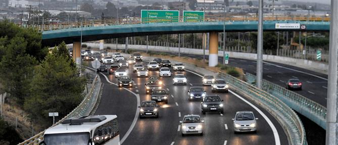 Ουρές χιλιομέτρων στην Αθηνών - Λαμίας