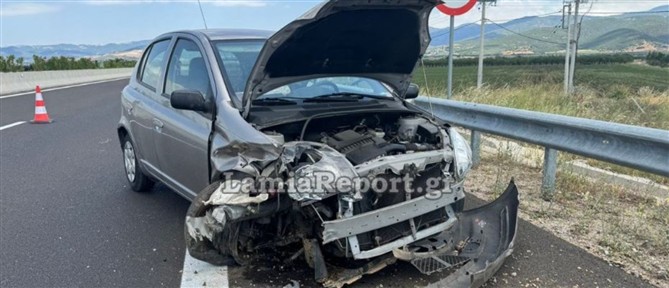 Οδηγός έχασε τον έλεγχο και προσέκρουσε στις προστατευτικές μπάρες του Ε65  (εικόνες)