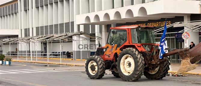 Άνοιξε το αεροδρόμιο του Ηρακλείου – Αποχωρούν οι αγρότες