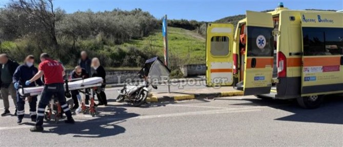 Λαμία: Απότομος ελιγμός αυτοκινήτου έστειλε δικυκλιστή στο νοσοκομείο (εικόνες)