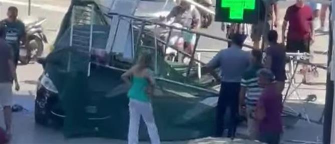 Κρήτη: Σκαλωσιά έπεσε σε αυτοκίνητο (βίντεο)