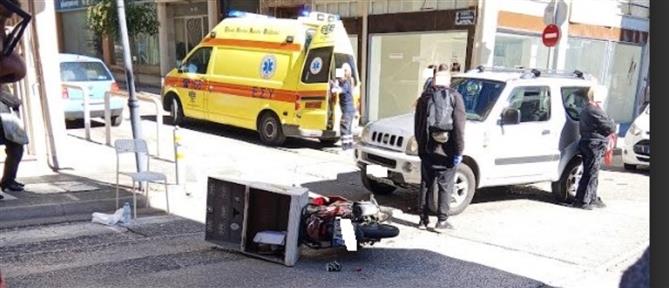 Αγρίνιο: Δικυκλιστής στο νοσοκομείο από τροχαίο στο κέντρο της πόλης