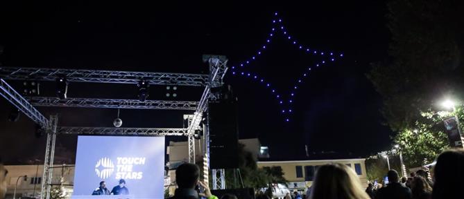 Touch Τhe Stars Party: Θεαματικό Drone Show στον Χριστουγεννιάτικό ουρανό της Αθήνας (εικόνες)