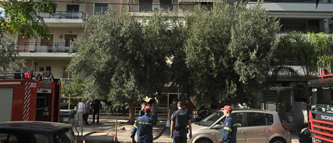 Φωτιά ξέσπασε σε διαμέρισμα στη Νέα Σμύρνη (εικόνες)