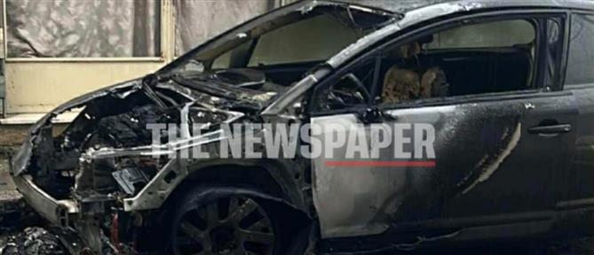 Βόλος: Αυτοκίνητο άρπαξε φωτιά - Άμεση επέμβαση της Πυροσβεστικής (εικόνες)