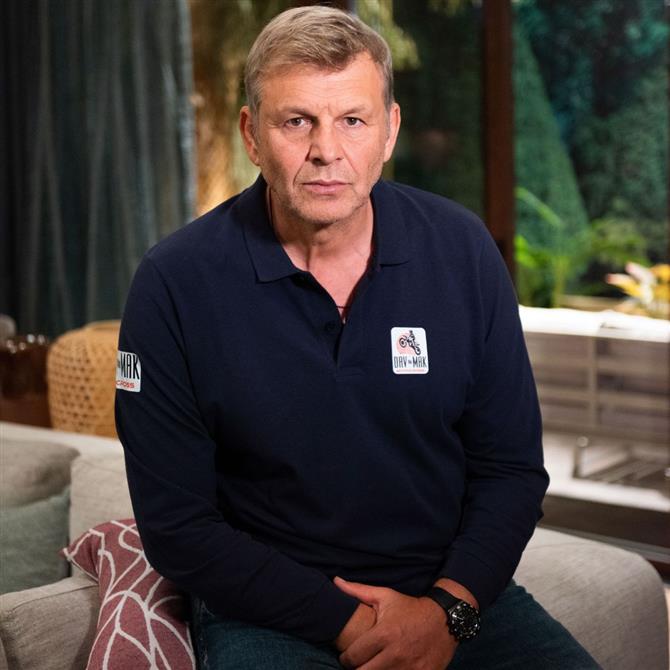 Απόστολος Γκλέτσος: "Είμαι ξανά ερωτευμένος, όταν μεγαλώσεις το συναίσθημα είναι πιο βαθύ"