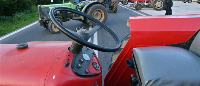 Ανοικτές οι μπάρες στα διόδια Ωραιοκάστρου: Ρύζι, όσπρια και κηπευτικά θα μοιράζουν οι αγρότες